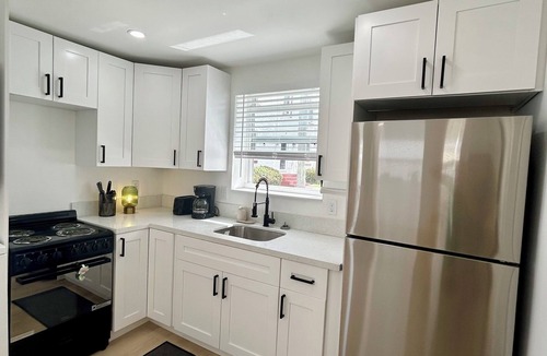 Hollywood Lakes Apartment | Chic, Charming and Central Stay