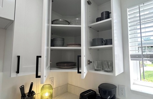 Hollywood Lakes Apartment | Chic, Charming and Central Stay