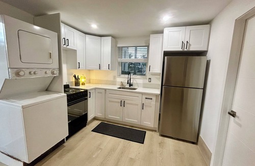 Hollywood Lakes Apartment | Chic, Charming and Central Stay