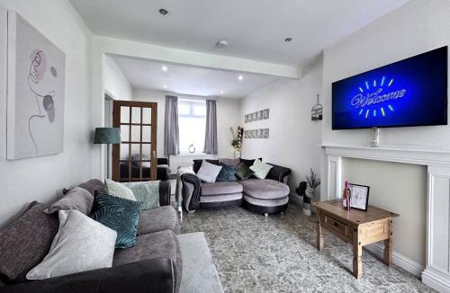 Pontypridd House | Chic Charming Classic 3bed w Ensuite - Pontypridd