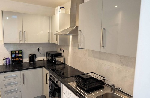 Wallington Apartment | Chic City Apartment in Wallington