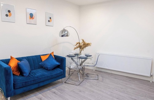 Wallington Apartment | Chic City Apartment in Wallington