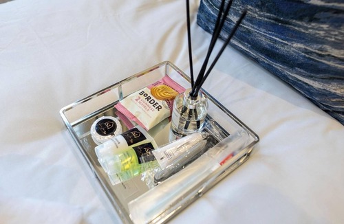 Wallington Apartment | Chic City Apartment in Wallington