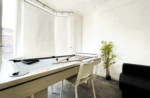 Bootle House | Chic City Loft Room