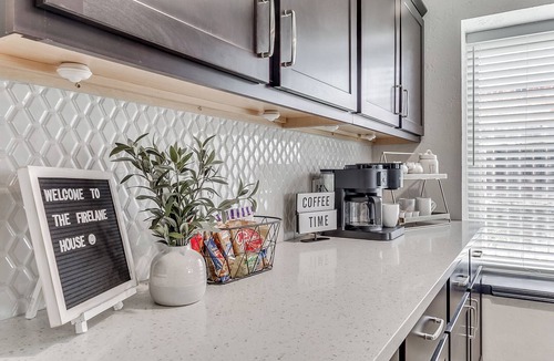Edmond House | Chic & comfortable home with TWO King rooms+ twins-yard-EV charger!