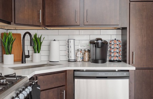 Chicago Apartment | Chic|Comfy|Renovated1Bd1Ba Perfect for Couples