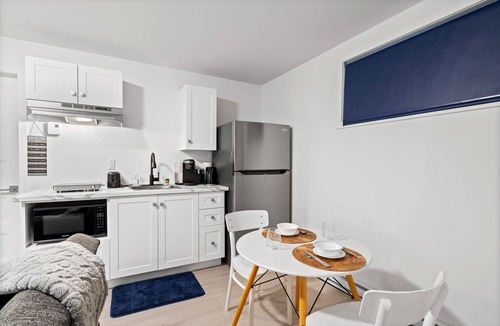 Longueuil House | Chic Condo ! 15 Mins from Downtown Montreal: Pool and BBQ
