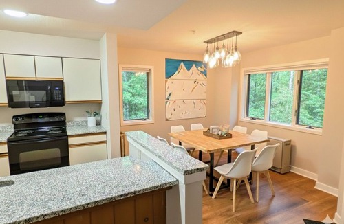 Stratton Mountain Condo | Chic Condo at Stratton Resort
