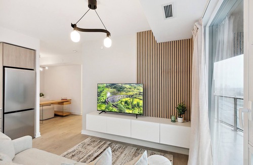 The Queensway Condo | Chic Condo in Prime Location – Stylish Stay with Easy Access to Everything!