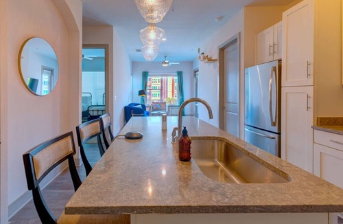 Las Colinas Apartment | Chic Condo Near the Lake!