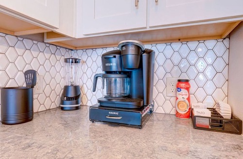 Las Colinas Apartment | Chic Condo Near the Lake!