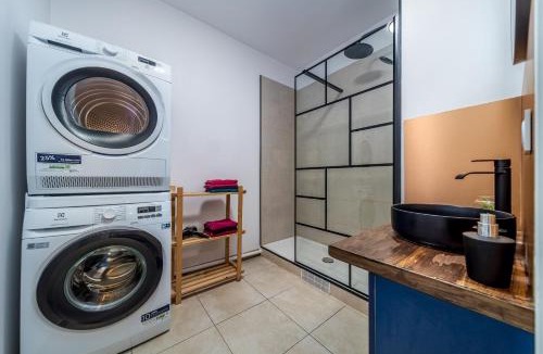 Noisy-le-Grand Apartment | Chic & Cosy - Private Parking - Between Paris & DisneyLand - 5min TrainStation, Big Mall
