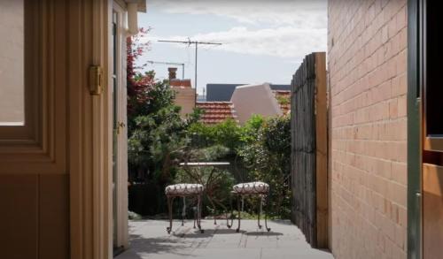 Millers Point Apartment | Chic Cosy Uninterrupted View Sydney Harbour Bridge