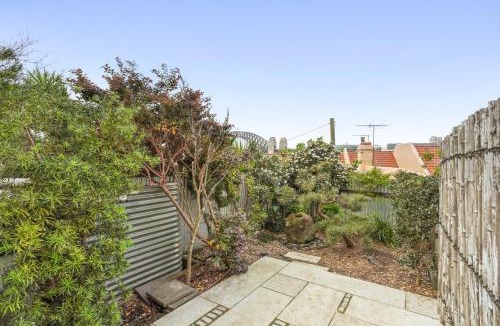 Millers Point Apartment | Chic Cosy Uninterrupted View Sydney Harbour Bridge