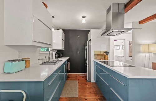 Richmond Cottage | Chic Cottage at Richmond Pond