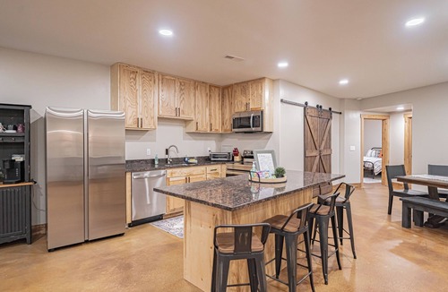 Moreland Apartment | Chic Country Basement