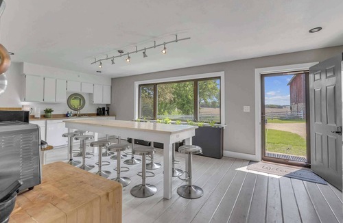 Portage House | Chic Country Home w/Sprawling Acreage