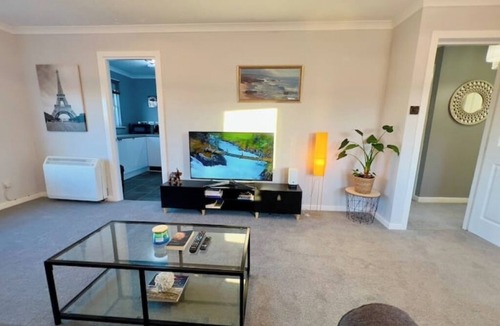 North Glasgow Apartment | Chic & Cozy 2-Bed Flat in Glasgow - Free Parking