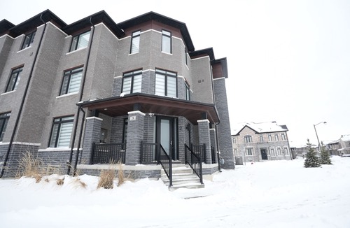 Brampton House | Chic & Cozy 2-Bedroom Townhouse with All Amenities