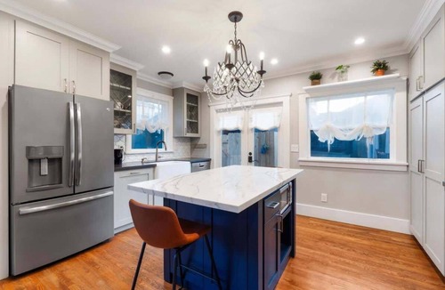 South Park House | Chic & Cozy 2BR Home Walkable Central Spot