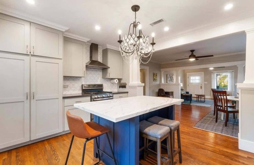South Park House | Chic & Cozy 2BR Home Walkable Central Spot