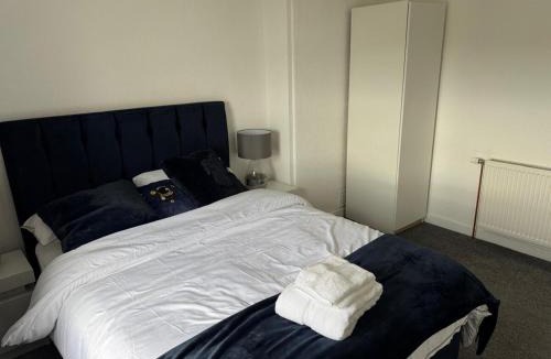 Kilmaurs House | Chic & Cozy 2BR Semi-Detached