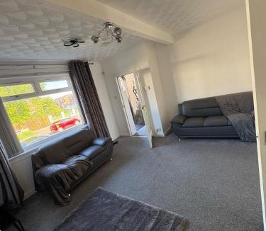 Kilmaurs House | Chic & Cozy 2BR Semi-Detached