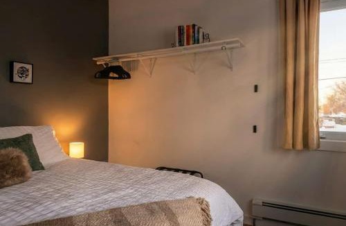 Sudbury Apartment | Chic & Cozy Bachelor w Kitchenette New Sudbury