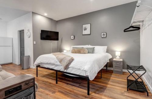 Sudbury Apartment | Chic & Cozy Bachelor w Kitchenette New Sudbury