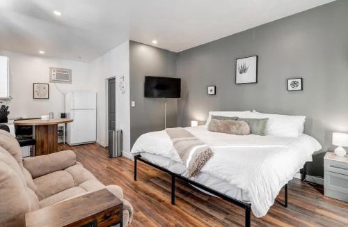 Sudbury Apartment | Chic & Cozy Bachelor w Kitchenette New Sudbury