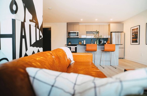 North End Bed & Breakfast | Chic Cozy Retreat - 2BR - Stunning North End Views