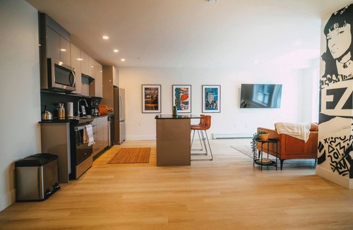 North End Bed & Breakfast | Chic Cozy Retreat - 2BR - Stunning North End Views