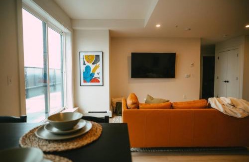 North End Apartment | Chic Cozy Retreat - 2BR - Stunning North End Views