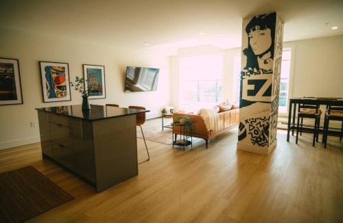 North End Apartment | Chic Cozy Retreat - 2BR - Stunning North End Views