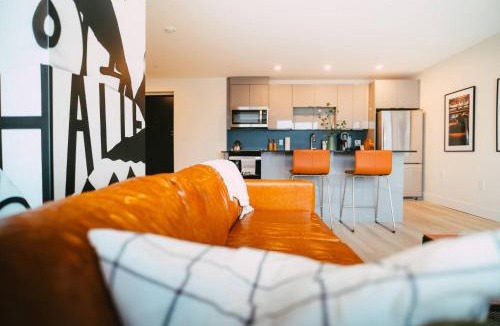 North End Apartment | Chic Cozy Retreat - 2BR - Stunning North End Views