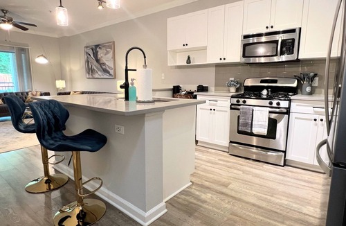 Claremont Apartment | Chic Cozy Retreat