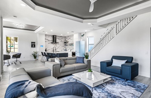 Fort Myers River District House | Chic & Cozy River District Townhouse