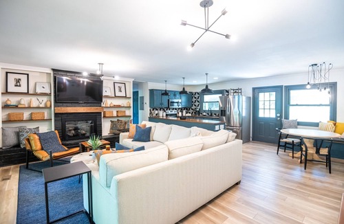 Dadeville House | Chic Cricket Cottage | 3 Bed, 2 Bath