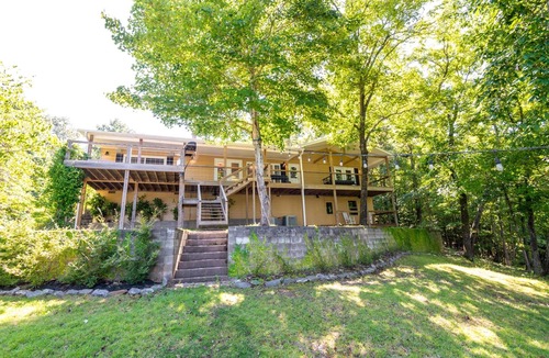 Dadeville House | Chic Cricket Cottage | 3 Bed, 2 Bath