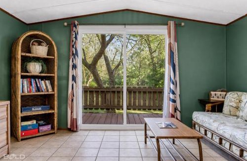 Uncertain House | Chic Cypress Cabin Private Dock Access, Kayaks
