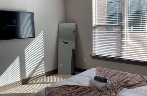 Memorial Apartment | Chic Double Master 2BR 2BA │ Houston with pool (Pet Friendly)