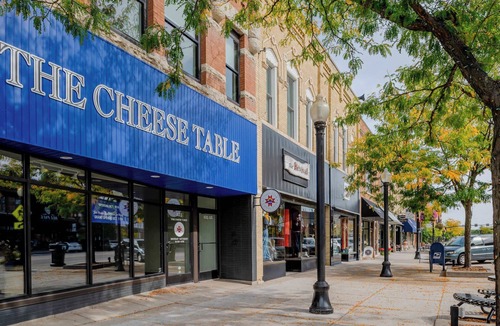 Neenah Apartment | Chic Downtown Apartment w/Vintage Charm & WiFi