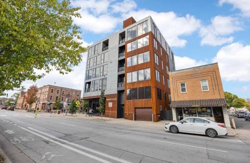Mann Apartment | Chic Downtown Condo Steps from UIowa & Nightlife