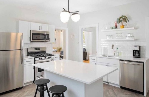 Appleton House | Chic Downtown House - Walk to Shops & Dining!