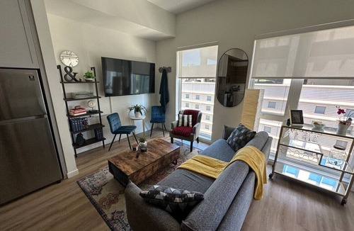 Downtown Sacramento Apartment | Chic Downtown Luxury Suite
