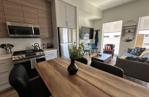 Downtown Sacramento Apartment | Chic Downtown Luxury Suite