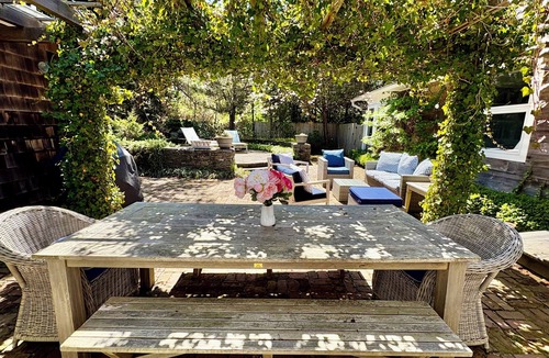 Beach Hampton House | Chic Dunes Beach House steps away from ocean