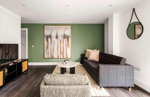 Whitechapel Apartment | Chic East London Hideaway