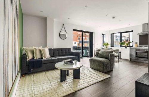 Whitechapel Apartment | Chic East London Hideaway