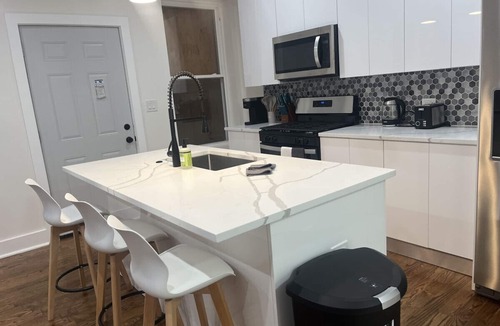 Grand Boulevard Apartment | Chic Euro City Getaway- Close to Downtown